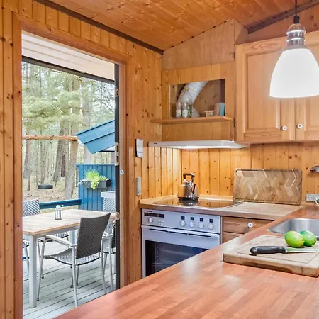 Stunning In Nexo With Sauna Дом отдыха Vester Somarken