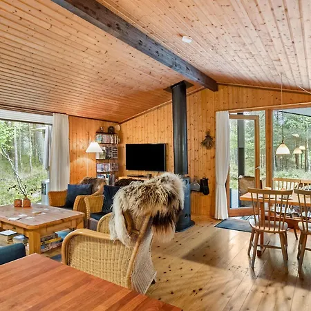 Stunning In Nexo With Sauna Дом отдыха Vester Somarken